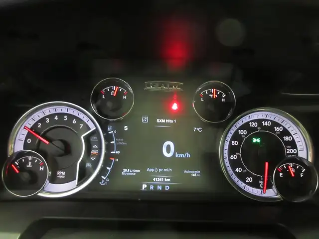 RAM 1500 CLASSIC 2022 WARLOCK SLT V-8 5.7 HEMI 4X4 GPS AUDIO ALP - Photo 7