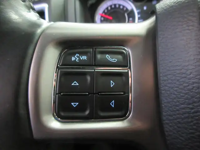 RAM 1500 CLASSIC 2022 WARLOCK SLT V-8 5.7 HEMI 4X4 GPS AUDIO ALP - Photo 9