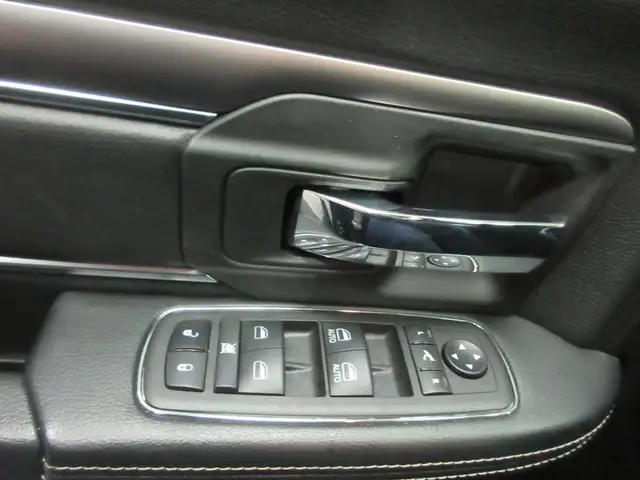 RAM 1500 CLASSIC 2022 WARLOCK SLT V-8 5.7 HEMI 4X4 GPS AUDIO ALP - Photo 11