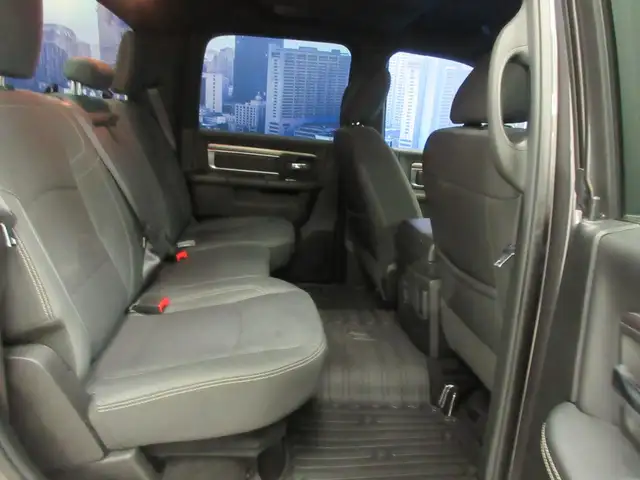 RAM 1500 CLASSIC 2022 WARLOCK SLT V-8 5.7 HEMI 4X4 GPS AUDIO ALP - Photo 21