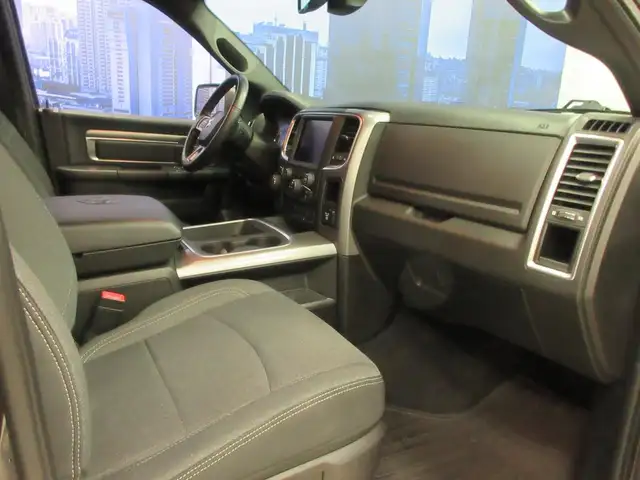 RAM 1500 CLASSIC 2022 WARLOCK SLT V-8 5.7 HEMI 4X4 GPS AUDIO ALP - Photo 26