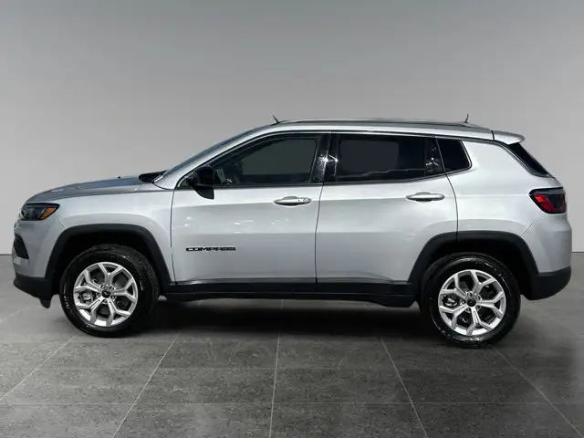 2025 Jeep Compass North /4x4 - Photo 2