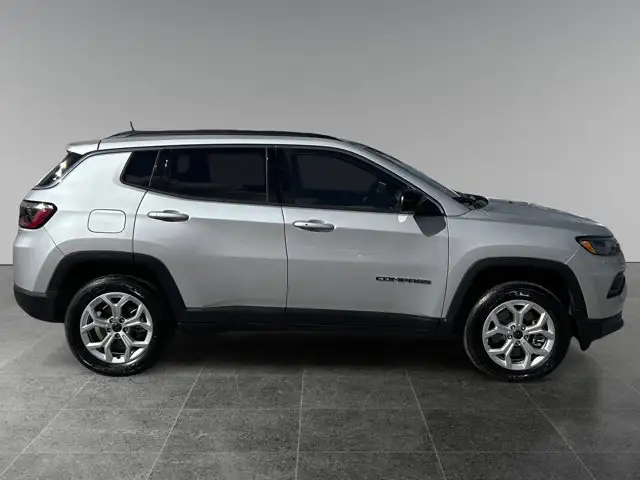 2025 Jeep Compass North /4x4 - Photo 8