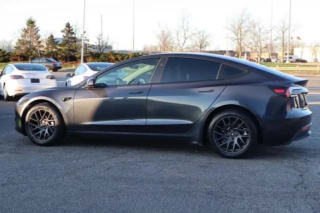 2025 Tesla Model 3 - Photo 5