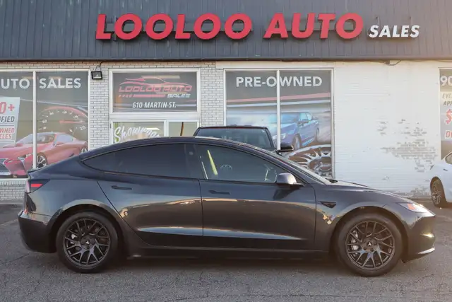 2025 Tesla Model 3 - Photo 8