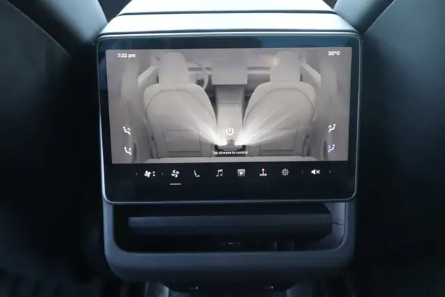 2025 Tesla Model 3 - Photo 19