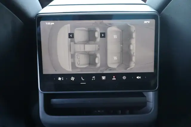 2025 Tesla Model 3 - Photo 20