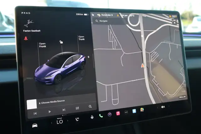 2025 Tesla Model 3 - Photo 23