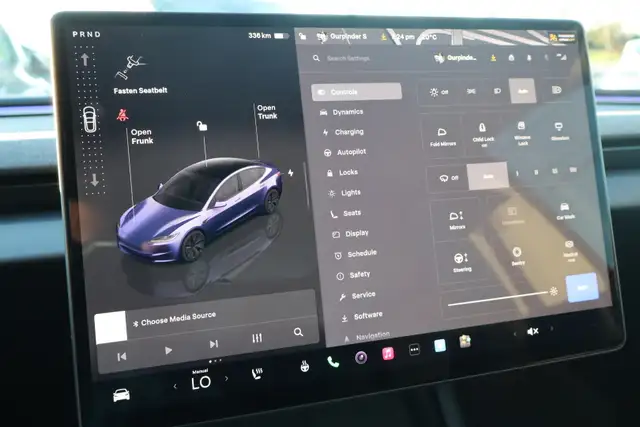2025 Tesla Model 3 - Photo 24