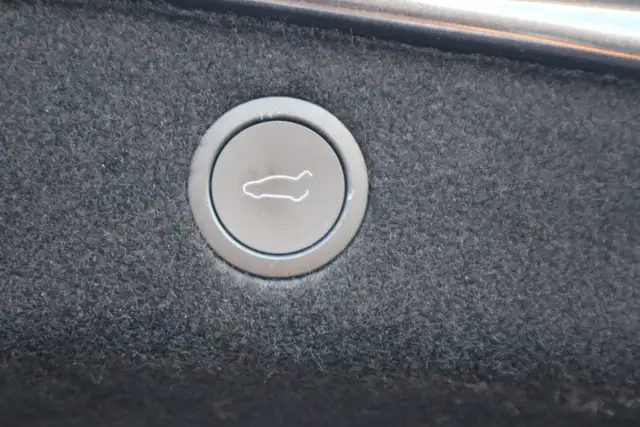 2025 Tesla Model 3 - Photo 35