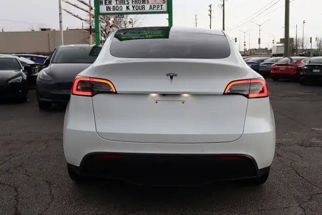 2022 Tesla Model Y - Photo 6