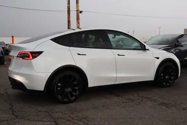 2022 Tesla Model Y - Photo 7