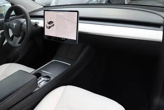 2022 Tesla Model Y - Photo 11