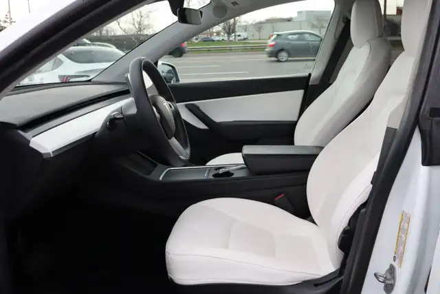 2022 Tesla Model Y - Photo 12