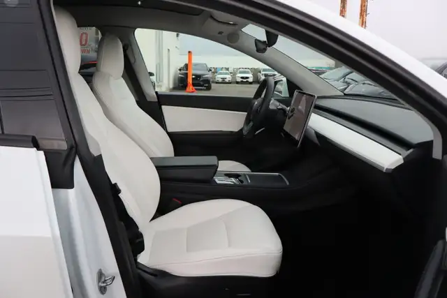 2022 Tesla Model Y - Photo 13