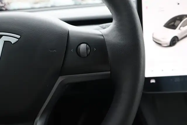 2022 Tesla Model Y - Photo 17