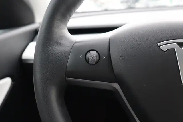 2022 Tesla Model Y - Photo 18