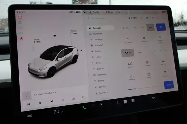 2022 Tesla Model Y - Photo 21