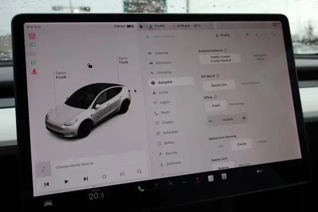 2022 Tesla Model Y - Photo 23