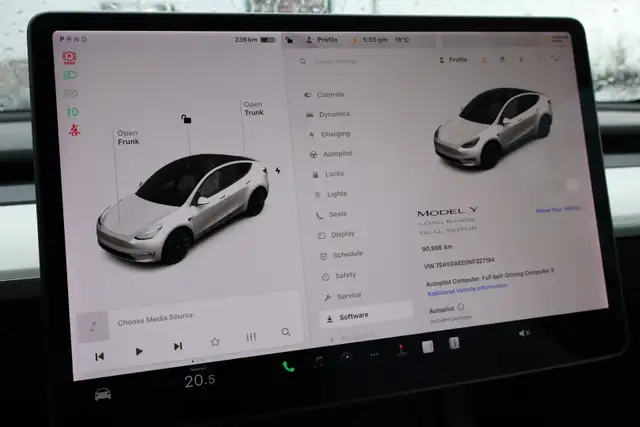 2022 Tesla Model Y - Photo 25