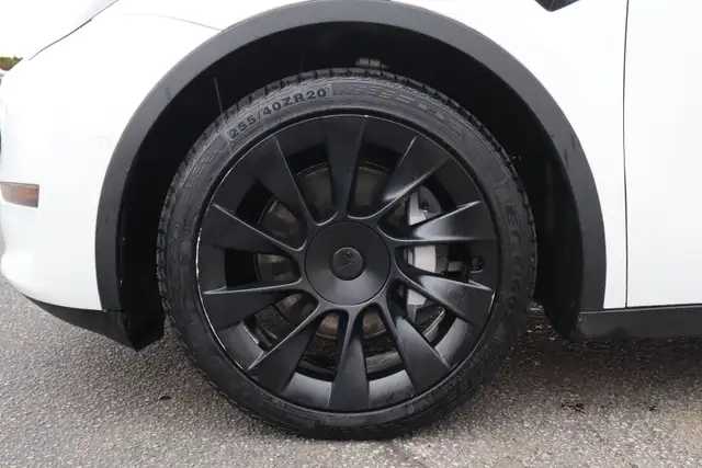 2022 Tesla Model Y - Photo 28