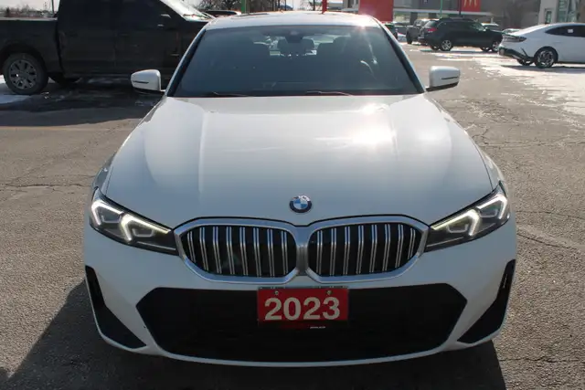 2023 BMW 3-Series - Photo 2