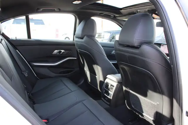 2023 BMW 3-Series - Photo 20