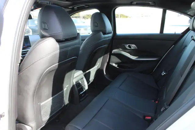 2023 BMW 3-Series - Photo 21