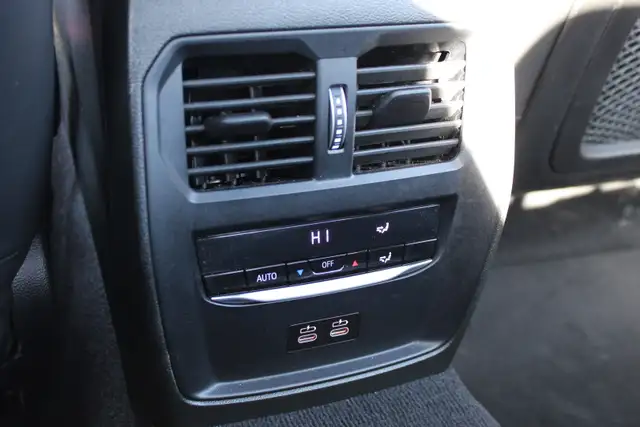 2023 BMW 3-Series - Photo 24