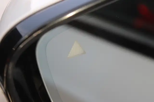 2023 BMW 3-Series - Photo 25