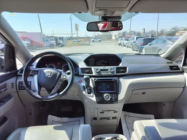 2017 Honda Odyssey No Accidents Reported | Touring | Sun Roof | - Photo 11