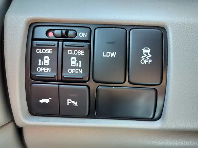 2017 Honda Odyssey No Accidents Reported | Touring | Sun Roof | - Photo 14