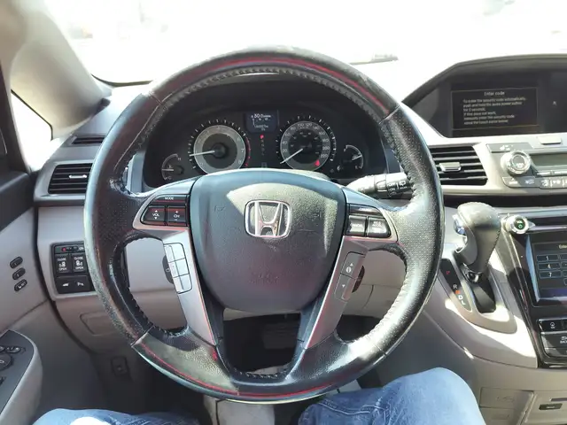 2017 Honda Odyssey No Accidents Reported | Touring | Sun Roof | - Photo 15