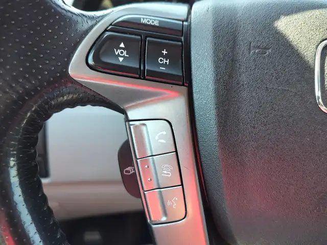 2017 Honda Odyssey No Accidents Reported | Touring | Sun Roof | - Photo 16