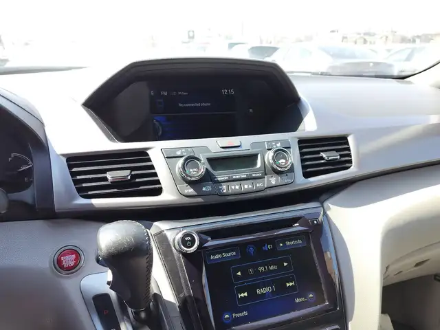 2017 Honda Odyssey No Accidents Reported | Touring | Sun Roof | - Photo 18