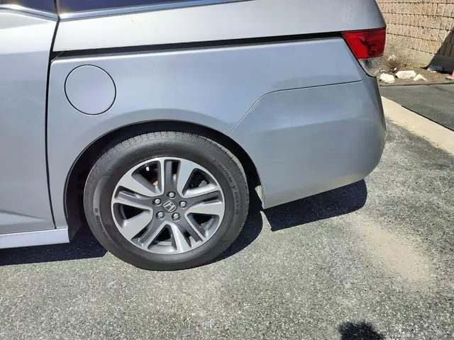 2017 Honda Odyssey No Accidents Reported | Touring | Sun Roof | - Photo 30