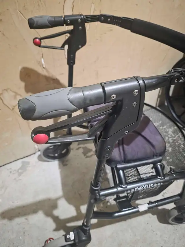 Nexus Walker with basket - Photo 3