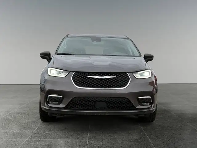 2023 Chrysler Pacifica Touring L - Photo 10