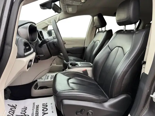 2023 Chrysler Pacifica Touring L - Photo 11