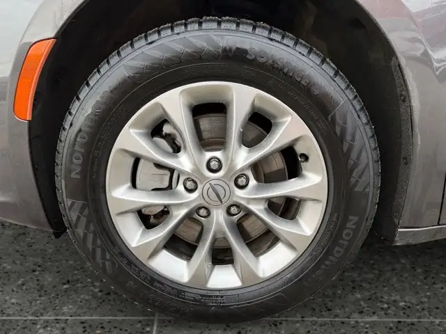 2023 Chrysler Pacifica Touring L - Photo 17