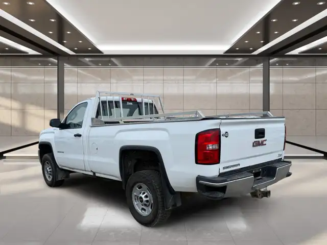 2016 GMC Sierra 2500HD 4WD Reg Cab 133.6' - Photo 4