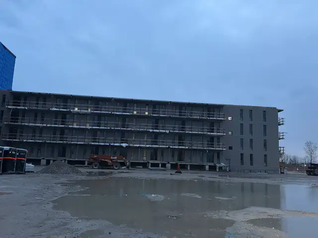 hiring siding installer