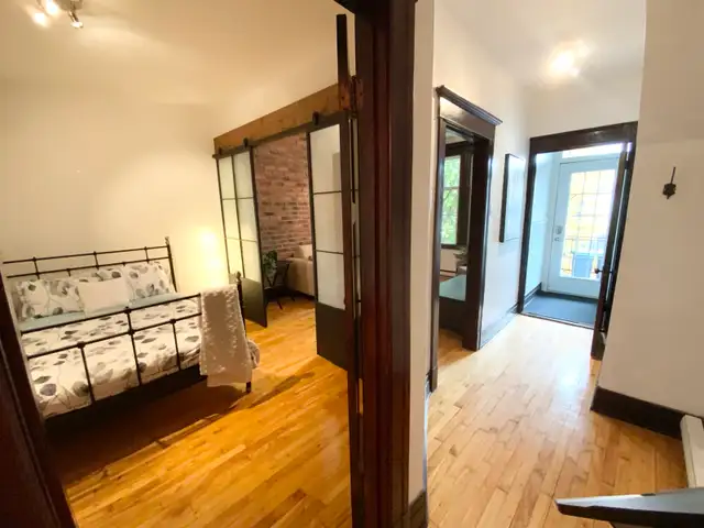 Très grand  4 1/2 de 5 pièces ! Libre 1er mai ! - Photo 2