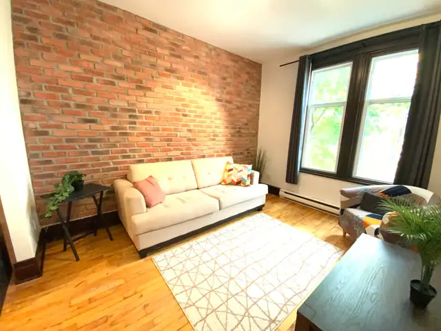 Très grand  4 1/2 de 5 pièces ! Libre 1er mai ! - Photo 4