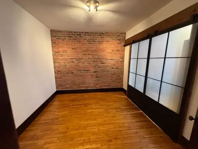 Très grand  4 1/2 de 5 pièces ! Libre 1er mai ! - Photo 10