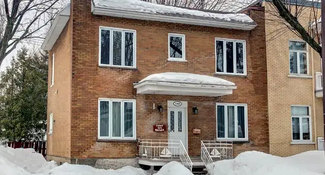 Grande maison meublée avec terrain à louer – Limoilou (Lairet)