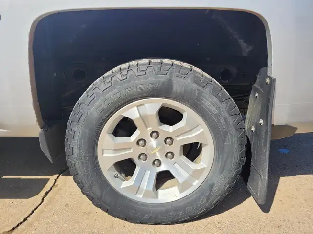 2016 Chevrolet Silverado 1500 Crew Cab Short Box 4-Wheel Drive L - Photo 6