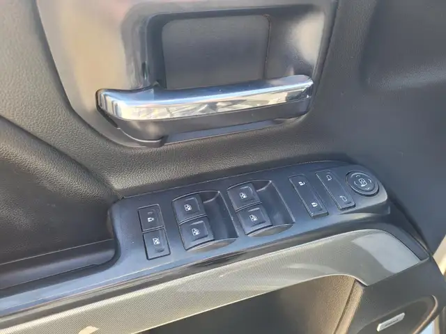 2016 Chevrolet Silverado 1500 Crew Cab Short Box 4-Wheel Drive L - Photo 9