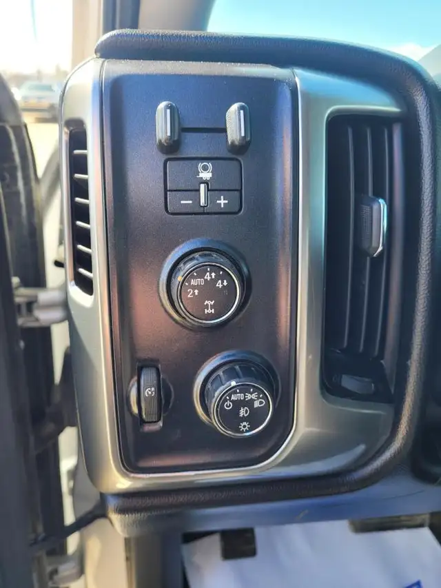 2016 Chevrolet Silverado 1500 Crew Cab Short Box 4-Wheel Drive L - Photo 10