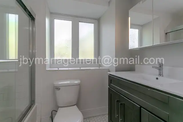 Bright, spacious 2-bedroom apartment in the Annex - Photo 5